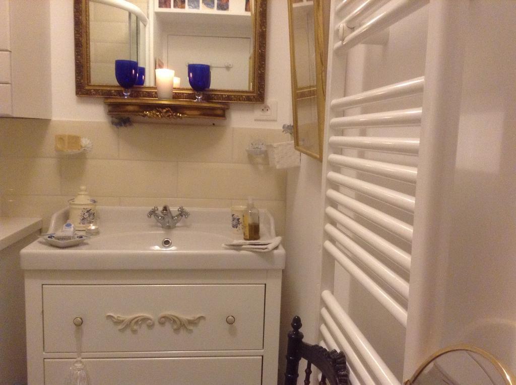 Lamaison Du Phare Honfleur Chambres D'Hotes Et Jacuzzi Prive Room photo