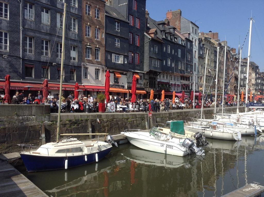 Lamaison Du Phare Honfleur Chambres D'Hotes Et Jacuzzi Prive Exterior photo