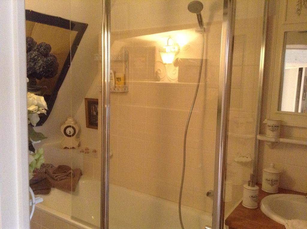 Lamaison Du Phare Honfleur Chambres D'Hotes Et Jacuzzi Prive Exterior photo